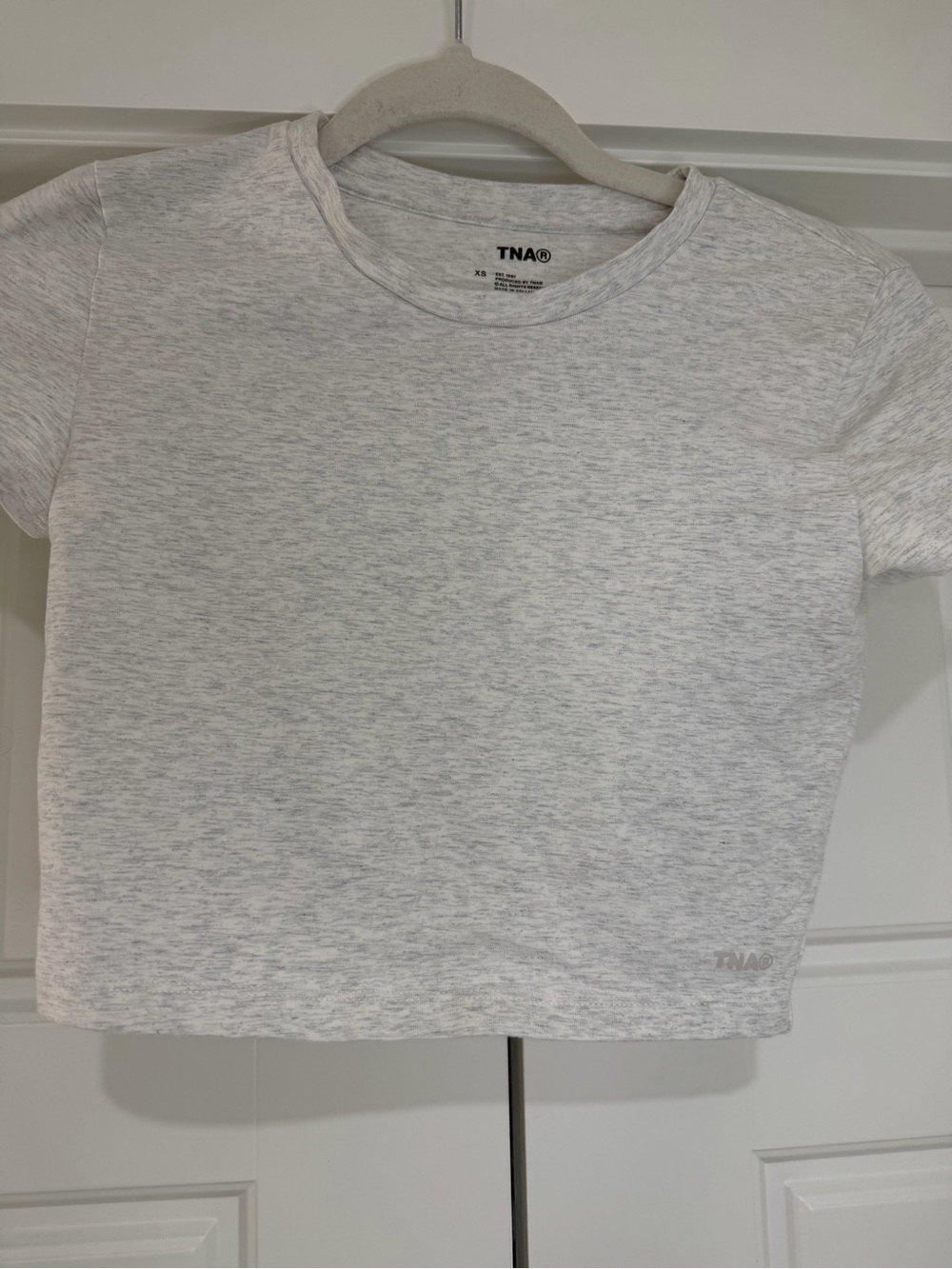 TNA Women’s ' Heather White Cropped Tee